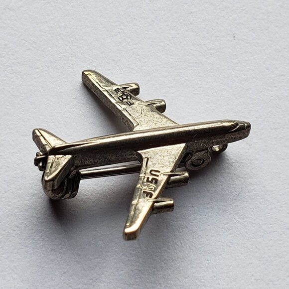 Airplane Brooch Lapel Pin - Picture 1 of 2